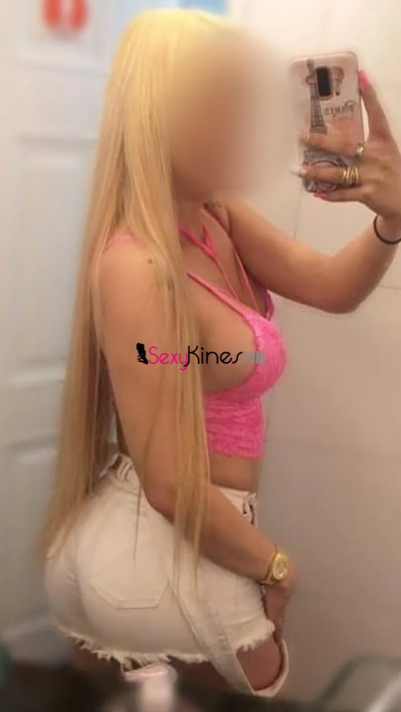 VENECA JOVENCITA HERMOSA CON UN CUERPO DE INFARTO AMANTE DEL CAMA